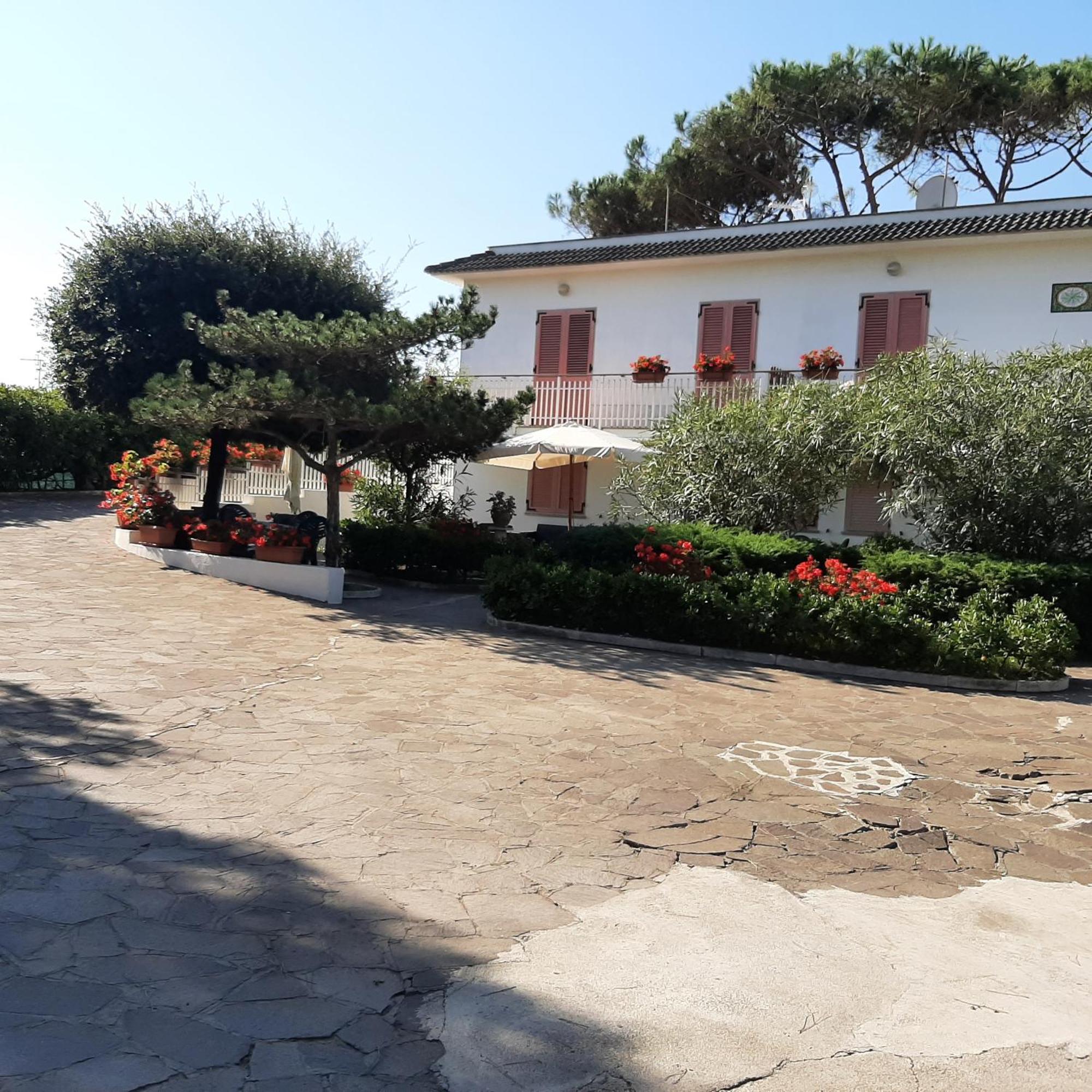 Appartamento In Villa Valentini, Fronte Mare, Giardino E Parcheggio Privato, Wifi, Dotato Di Tutti I Confort, Nel Golfo Di Gaeta مينتورنو المظهر الخارجي الصورة