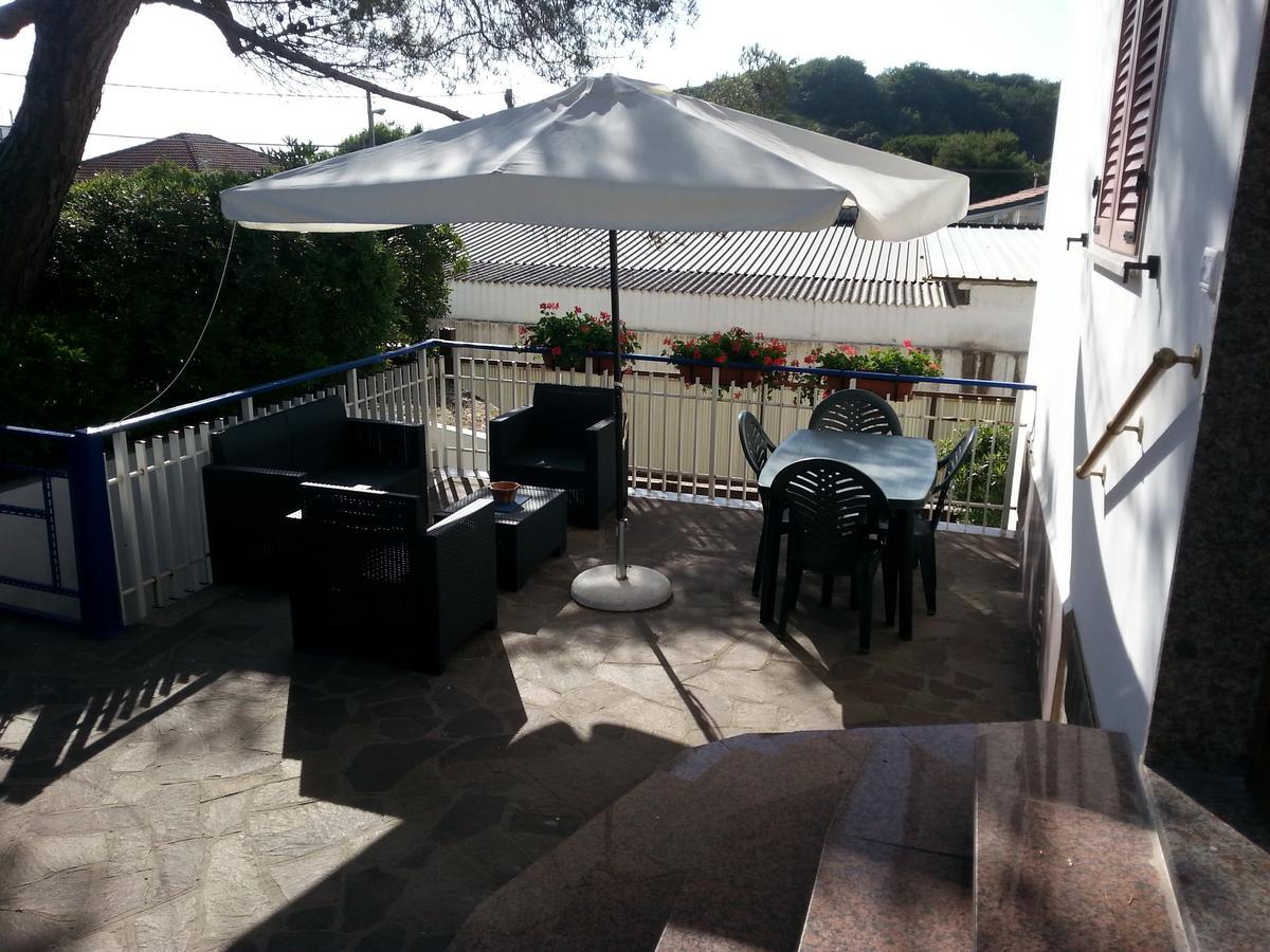 Appartamento In Villa Valentini, Fronte Mare, Giardino E Parcheggio Privato, Wifi, Dotato Di Tutti I Confort, Nel Golfo Di Gaeta مينتورنو المظهر الخارجي الصورة